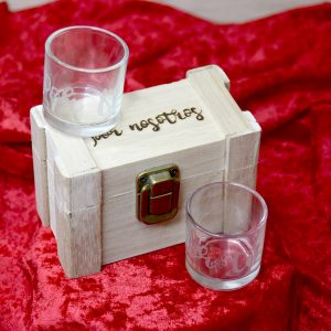 Caja con 2 chupitos "Por nosotros"